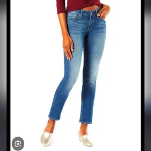 EUC Womens' Signature Levi Strauss Modern Slim midrise sz. 14M